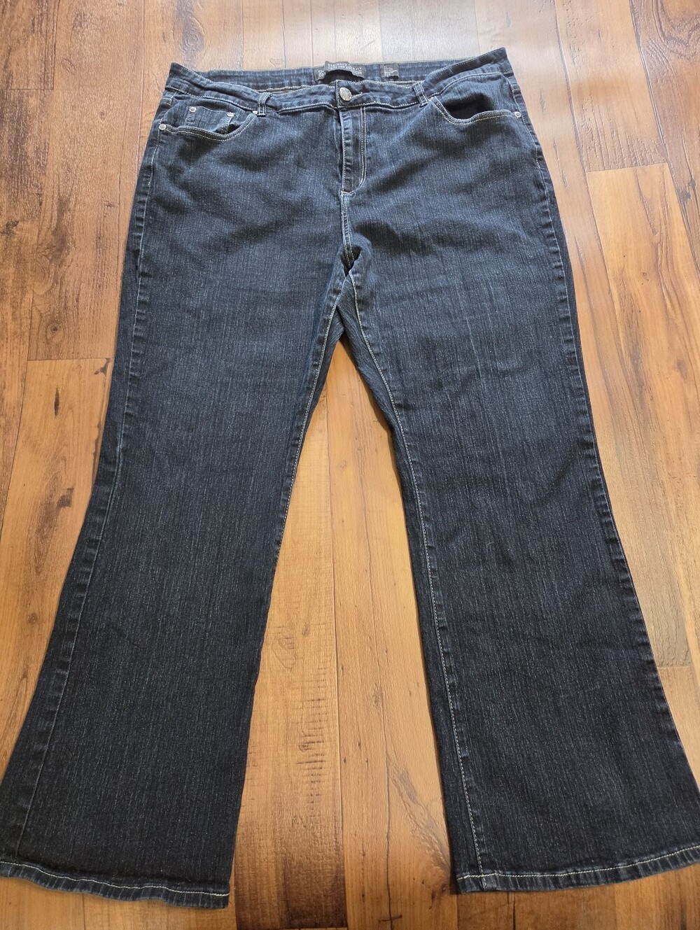 City Chic Stylish Women's Dark Blue Bootcut Jeans With Rhinestone Logo. Sz 20S